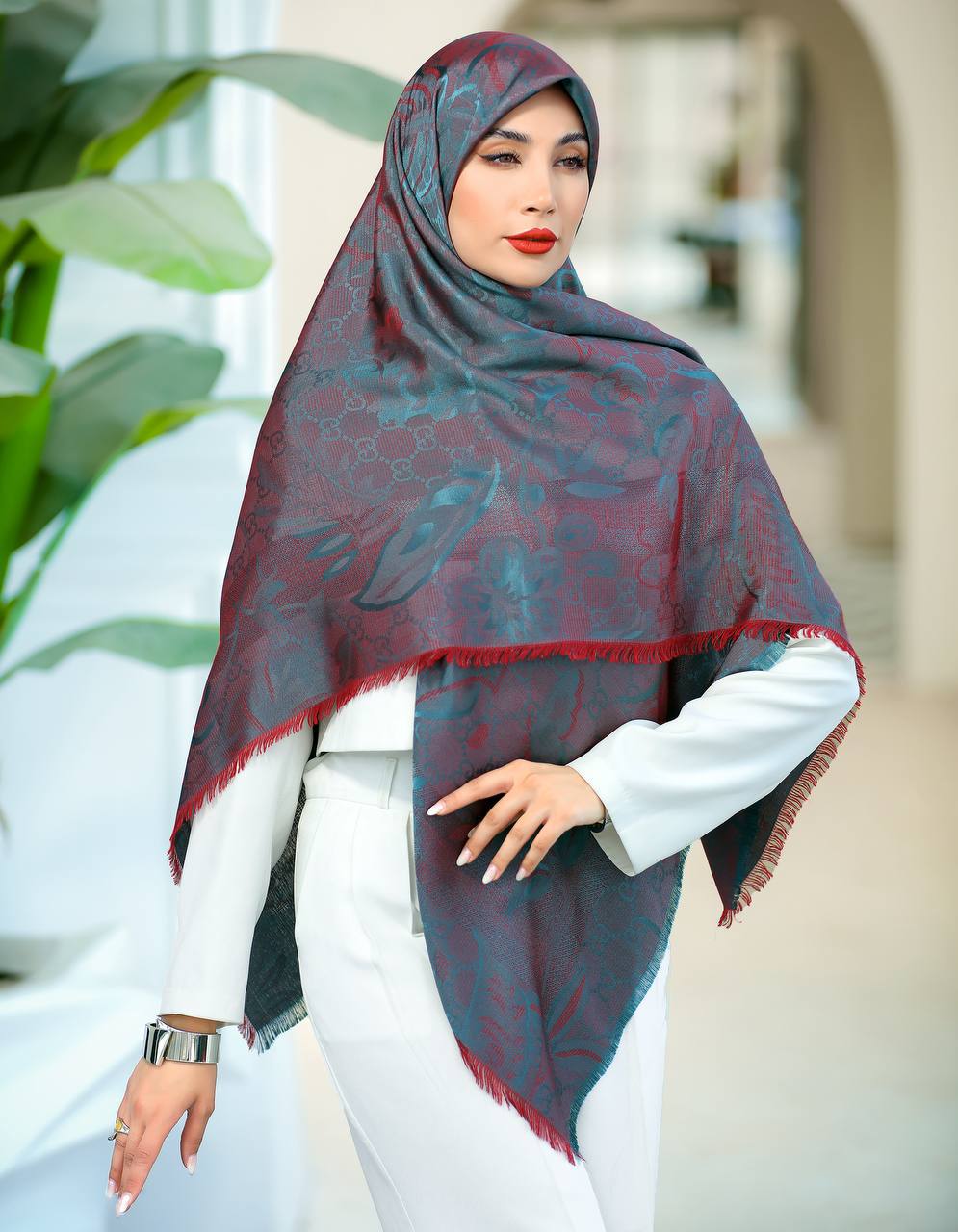 روسری نخ ابریشم ژاکارد ،گل گوچی لمه‌دار دورو قواره ۱۴۰ ،دورریشه ،۱۹رنگ