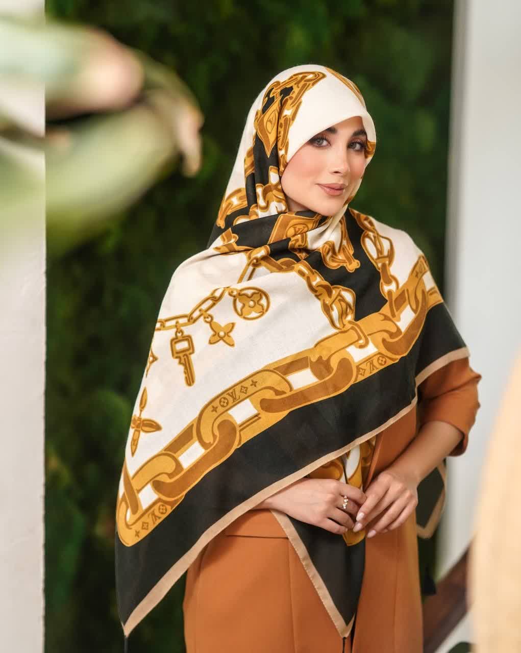 روسری سیااسکارف طرح LV ، قواره ۱۴۰، ارسال رایگان