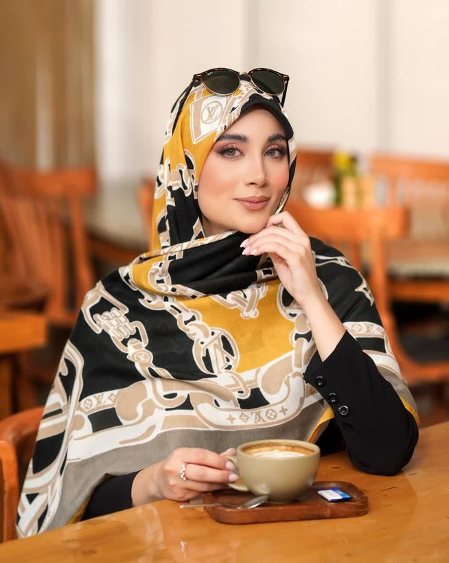 روسری سیااسکارف طرح LV ، قواره ۱۴۰، ارسال رایگان