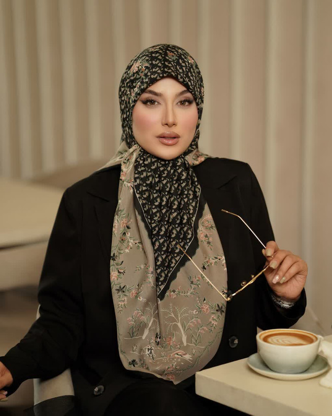 روسری وال ترک طرح Dior، قواره ۱۴۰،سبک و خنک ،ارسال رایگان