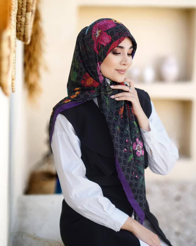 روسری حریر ایتالیایی طرح گوچی، قواره ۱۳۰،خنک و سبک،ارسال رایگان