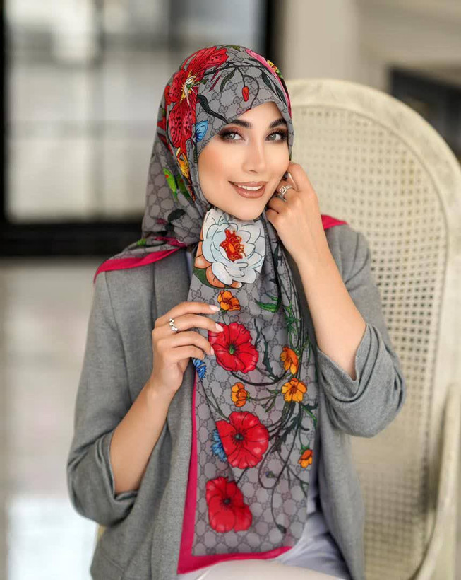 روسری حریر ایتالیایی طرح گوچی، قواره ۱۳۰،خنک و سبک،ارسال رایگان