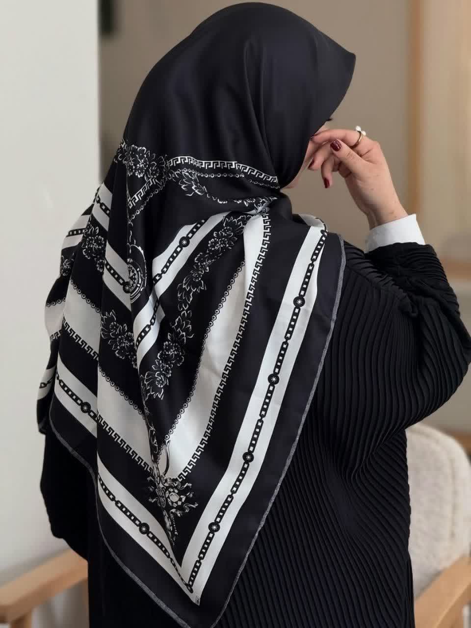 روسری ابریشم توییل وارداتی جت بلک، قواره ۱۴۰ ،ارسال رایگان