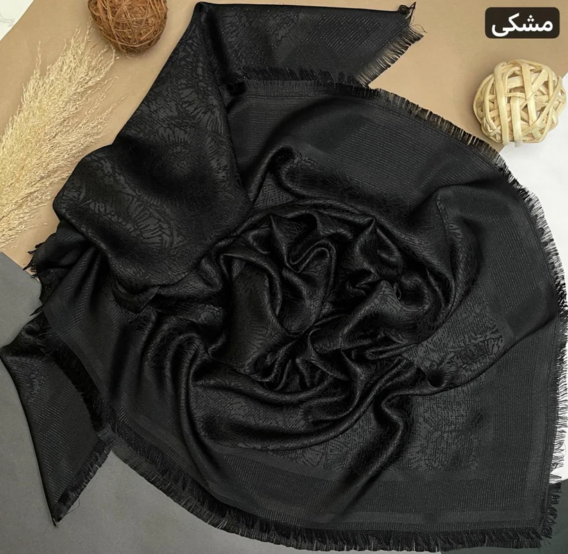 روسری نخ ابریشم ژاکارد گل آفتابگردان لمه‌دار دورو ۱۴۰ دورریشه