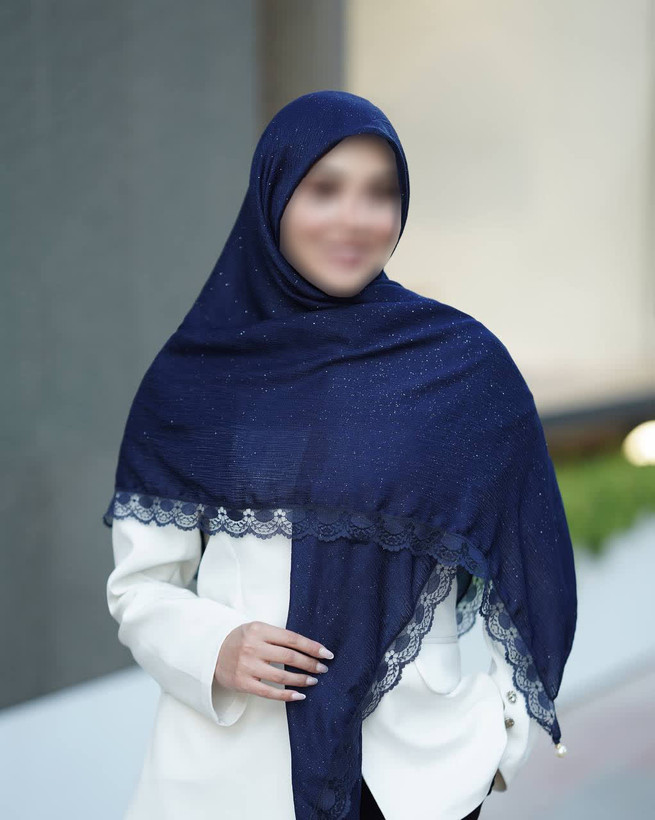 روسری کریشه شاین دور دانتل آویز مروارید قواره ۱۳۰