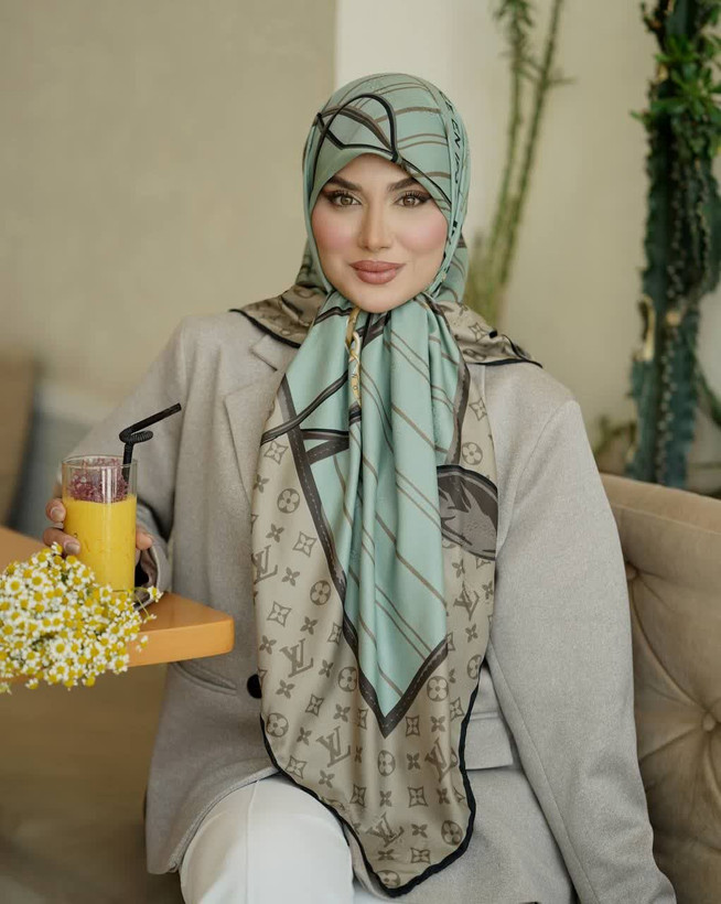روسری ابریشم ژاکارد مجلسی قواره ۱۴۰،طرح پرفروش