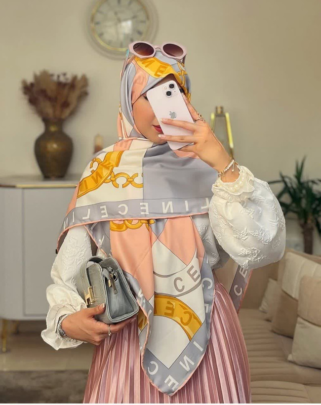 روسری ابریشم توییل طرح سلین یک قواره 135