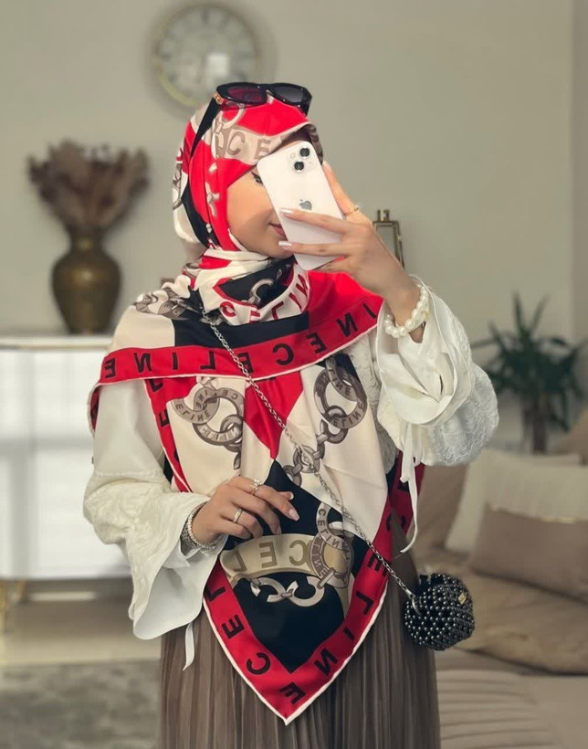 روسری ابریشم توییل طرح سلین یک قواره 135