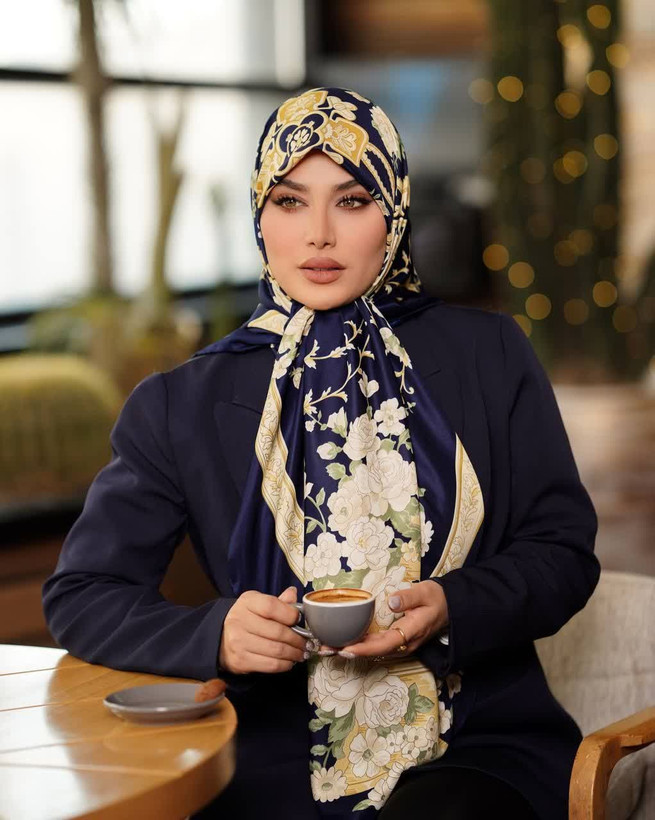 روسری مجلسی ابریشم توییل طرح گل قواره 140