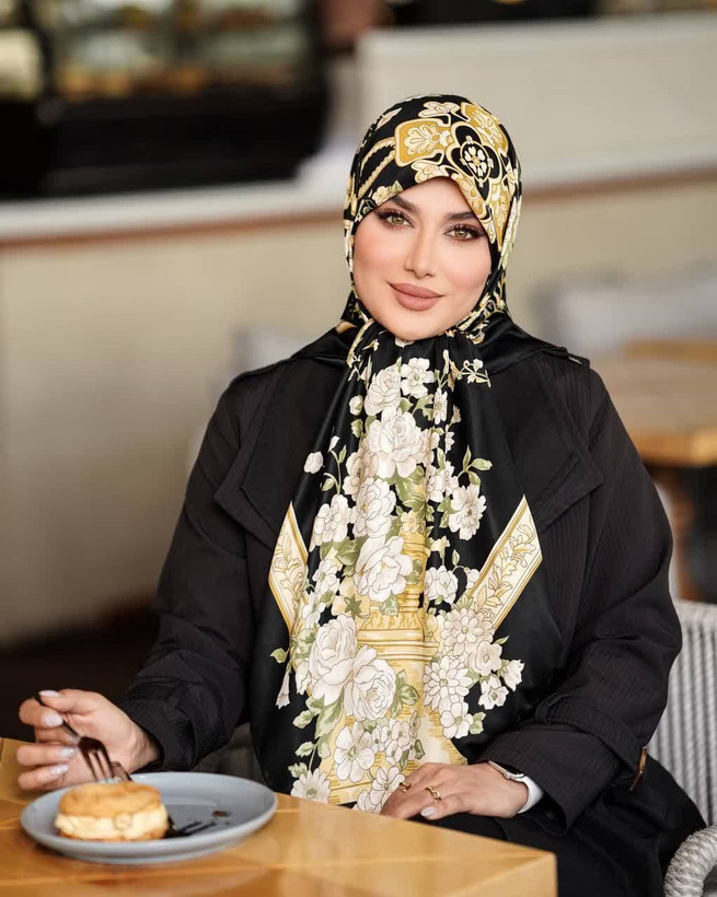 روسری مجلسی ابریشم توییل طرح گل قواره 140