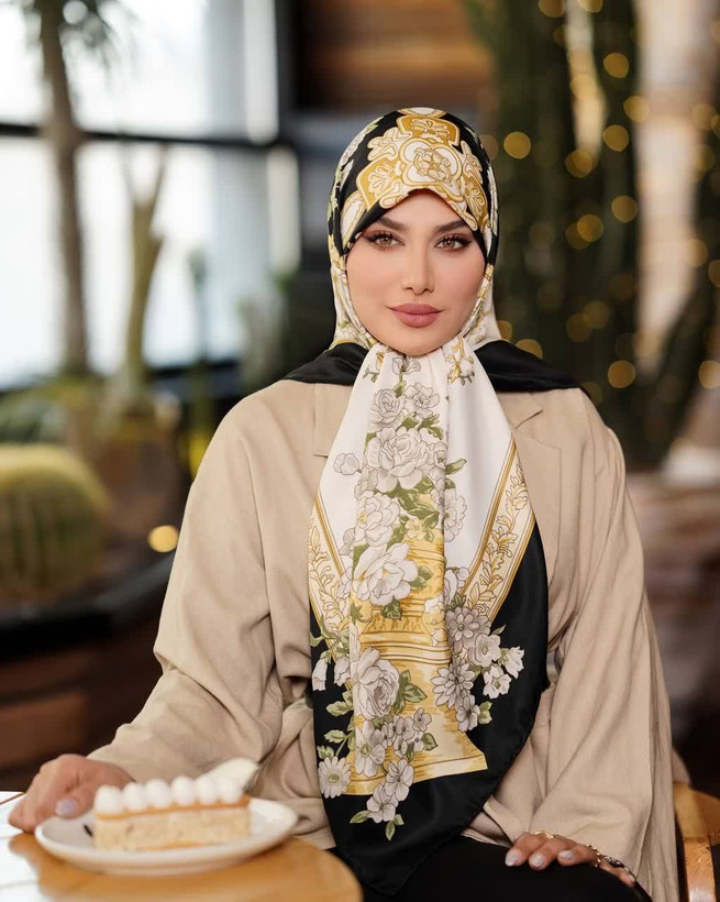 روسری مجلسی ابریشم توییل طرح گل قواره 140