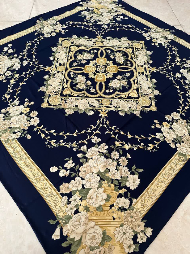 روسری مجلسی ابریشم توییل طرح گل قواره 140
