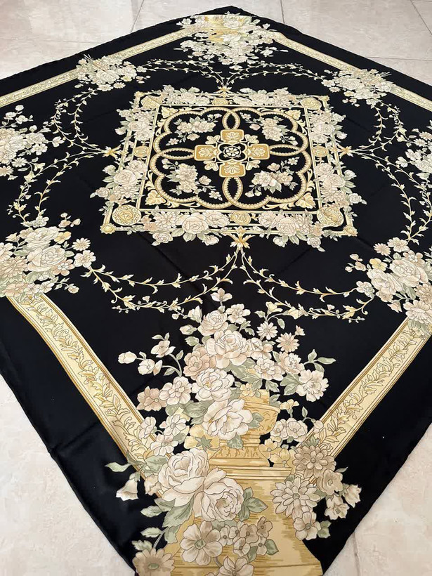 روسری مجلسی ابریشم توییل طرح گل قواره 140