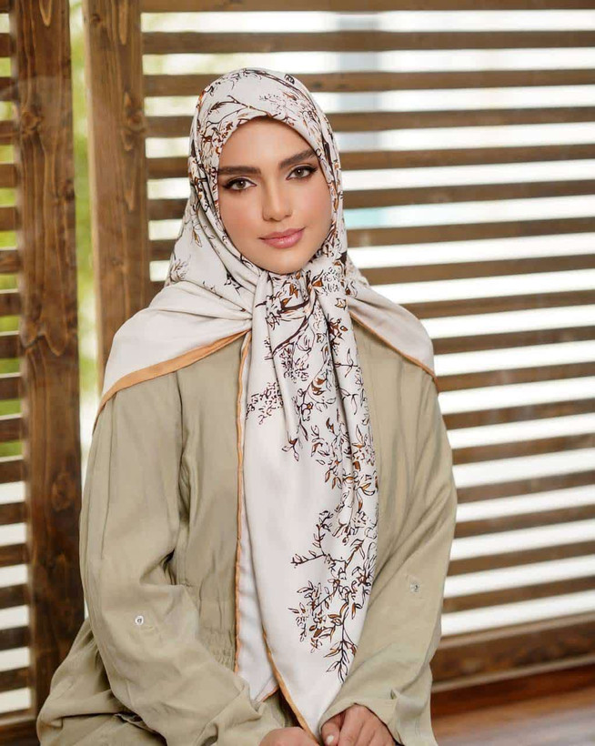 روسری مجلسی ابریشم توییل طرح درختی قواره 140