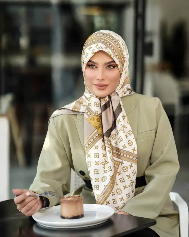 روسری مجلسی ابریشم توییل لویی ویتون قواره 140