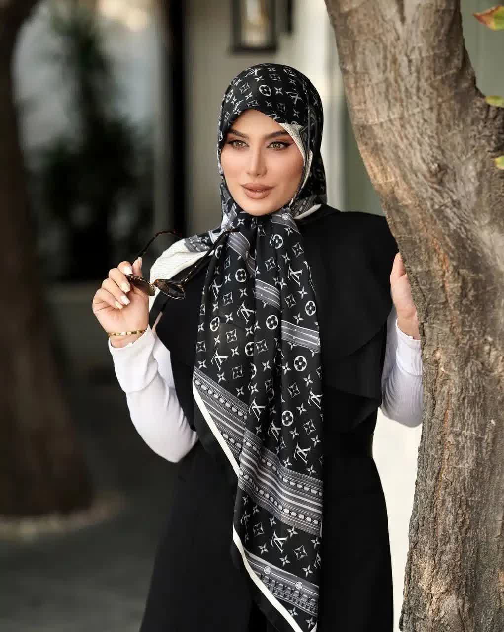 روسری مجلسی ابریشم توییل لویی ویتون قواره 140