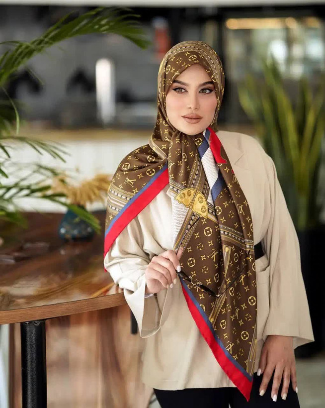 روسری مجلسی ابریشم توییل لویی ویتون قواره 140
